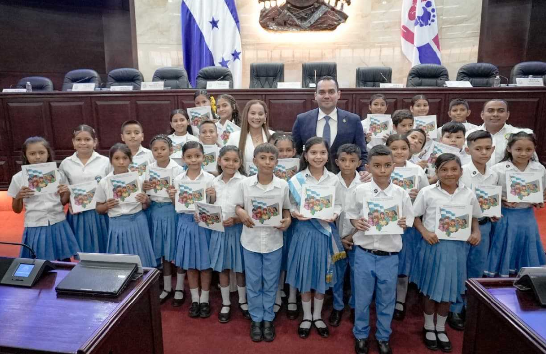 Congreso Nacional fortalece la educación con visita de estudiantes de Nacaome