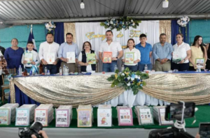 Presidente del CN acompaña entrega de 47.000 libros para escolares de San Lorenzo