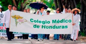 En protesta por los despidos masivos médicos van a paro este martes a nivel nacional