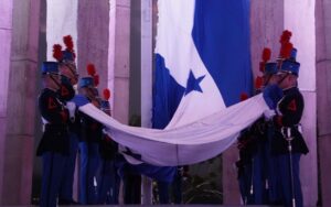 Fervor cívico en festejos del 205 aniversario de independencia